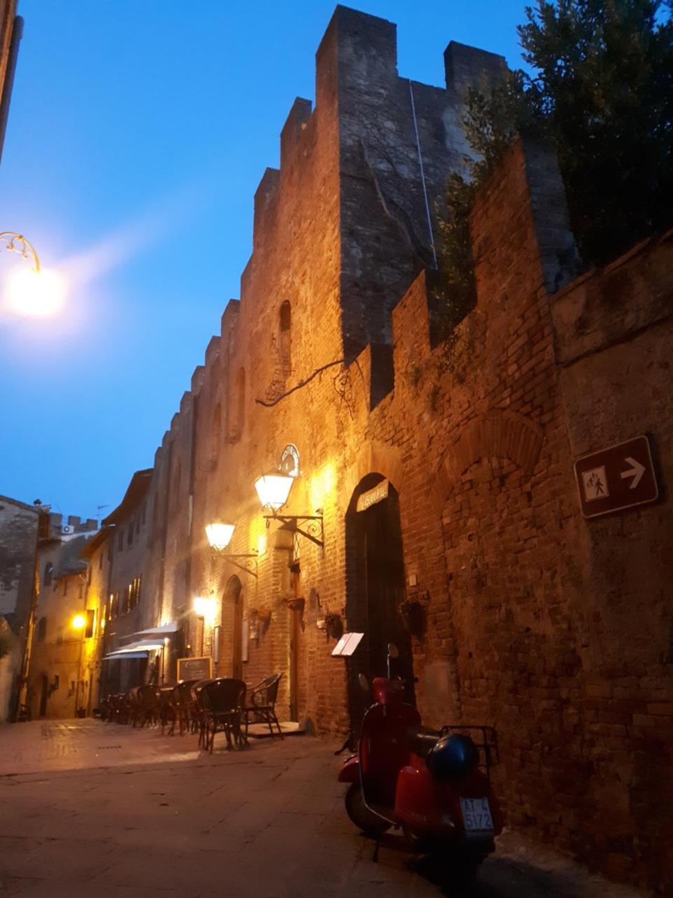 צ'רטאלדו Hotel Il Castello מראה חיצוני תמונה