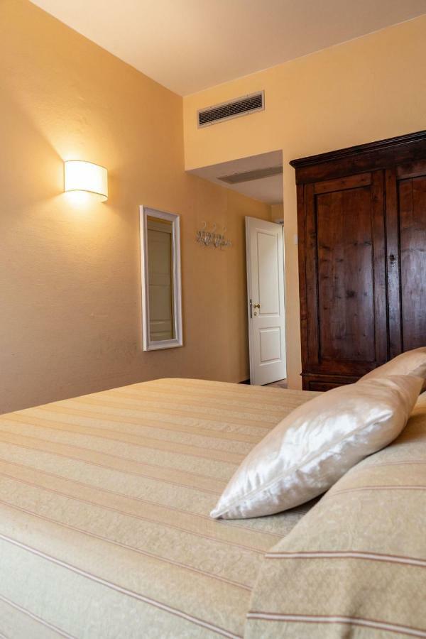 צ'רטאלדו Hotel Il Castello מראה חיצוני תמונה