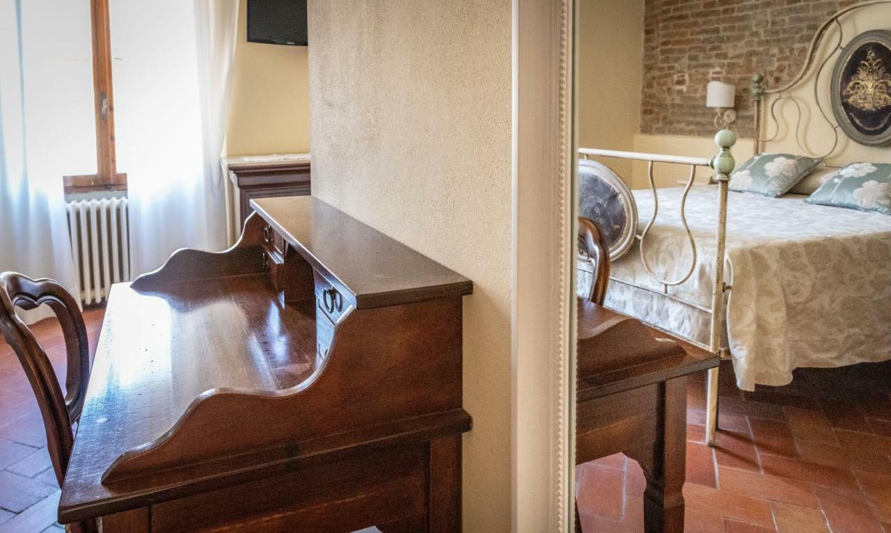 צ'רטאלדו Hotel Il Castello מראה חיצוני תמונה