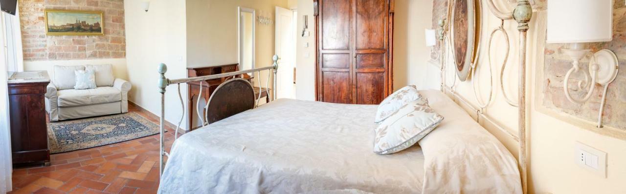 צ'רטאלדו Hotel Il Castello מראה חיצוני תמונה