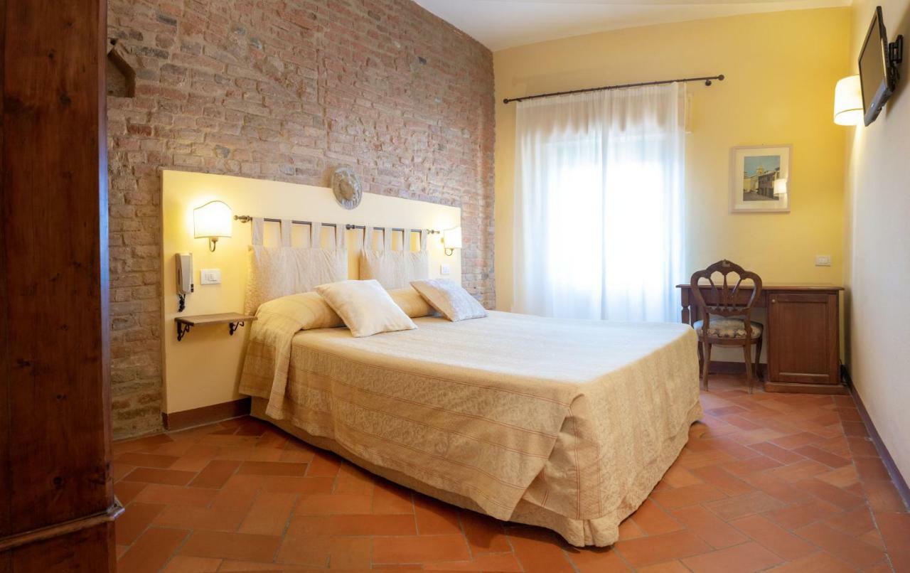 צ'רטאלדו Hotel Il Castello מראה חיצוני תמונה