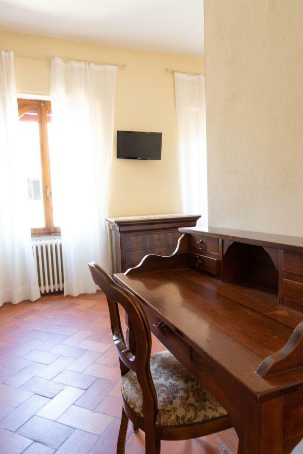 צ'רטאלדו Hotel Il Castello מראה חיצוני תמונה
