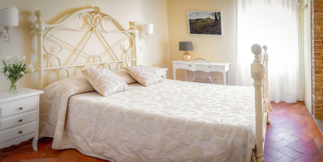 צ'רטאלדו Hotel Il Castello מראה חיצוני תמונה