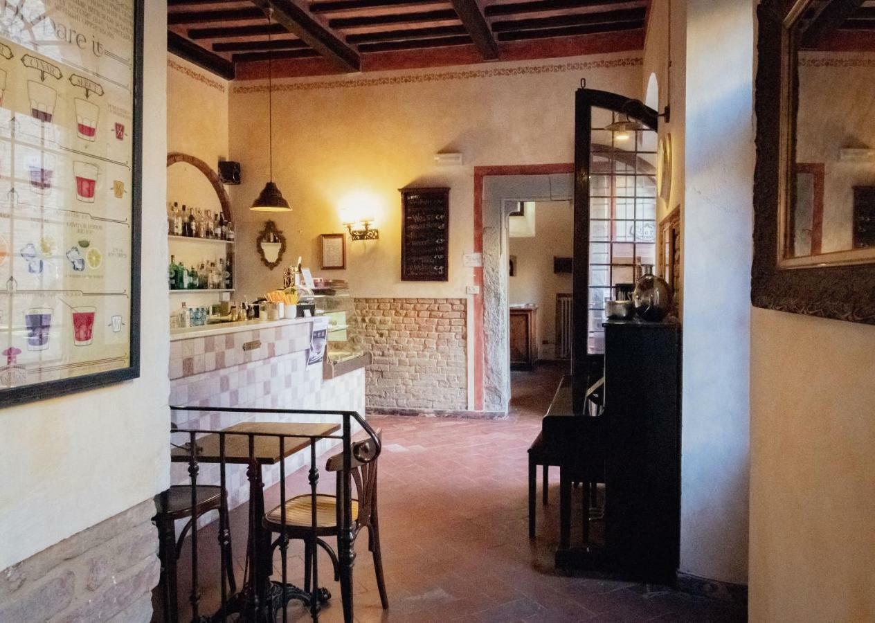 צ'רטאלדו Hotel Il Castello מראה חיצוני תמונה