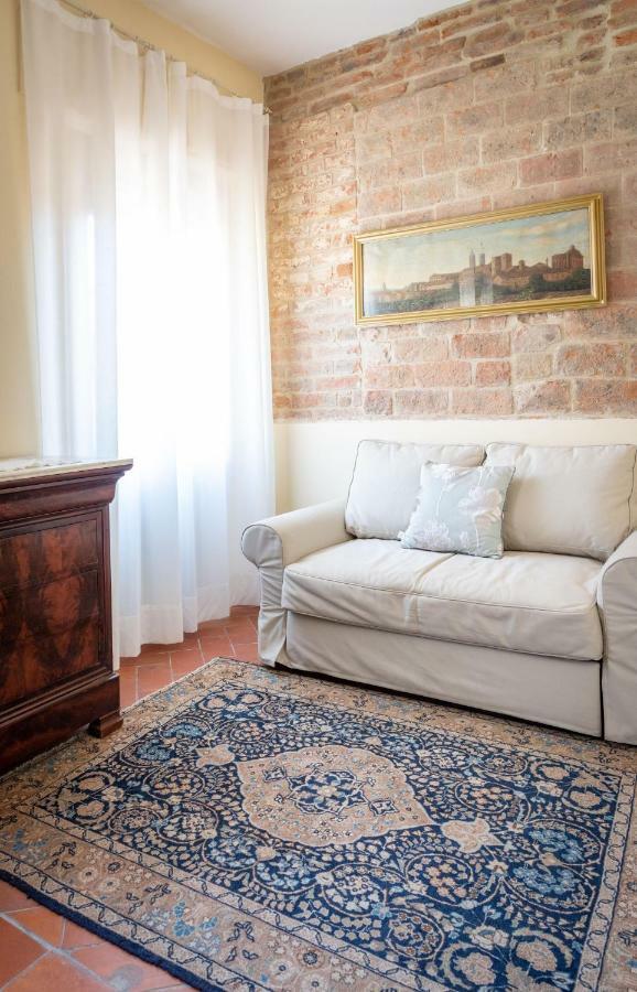 צ'רטאלדו Hotel Il Castello מראה חיצוני תמונה