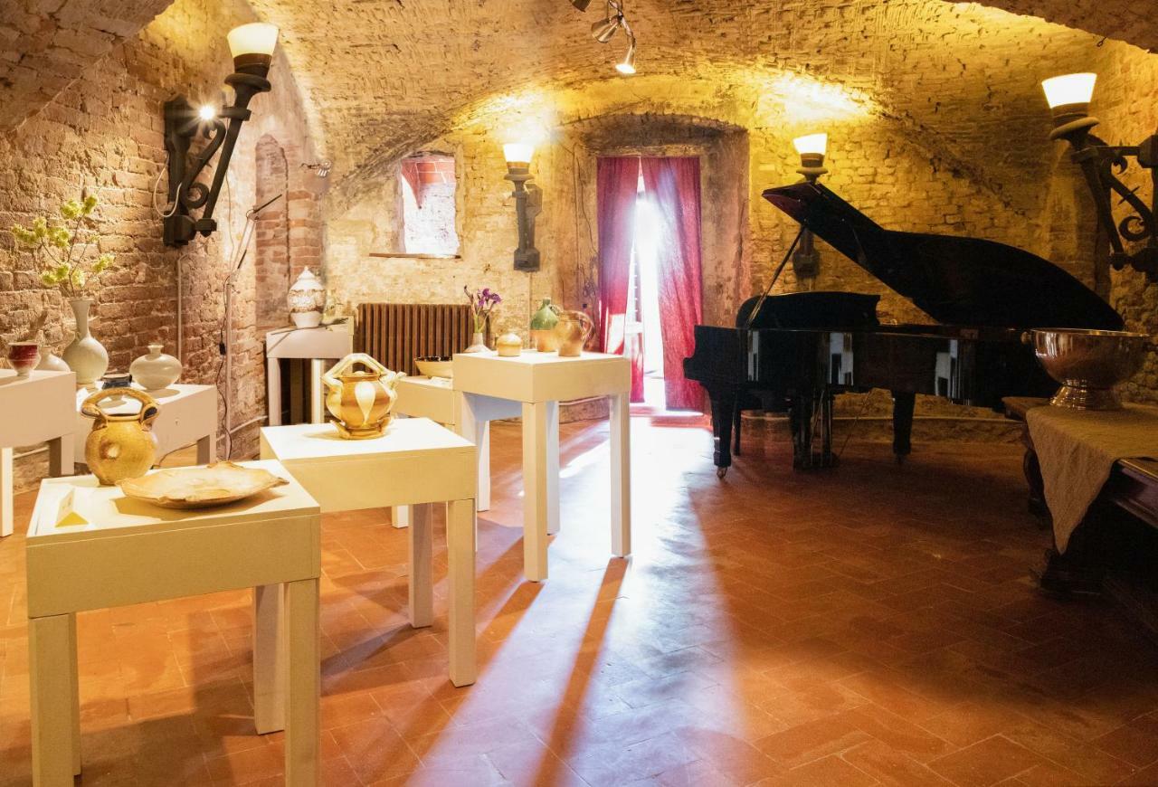 צ'רטאלדו Hotel Il Castello מראה חיצוני תמונה